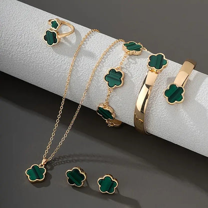Luxe Clover - Pack de collar, brazalete, pulsera, pendientes y anillo